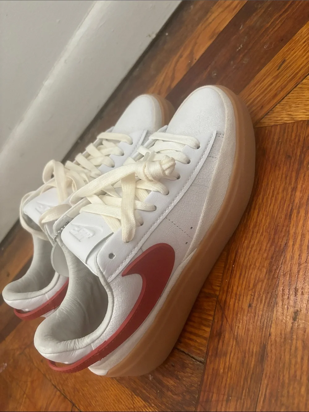 Nike low top white sneakers